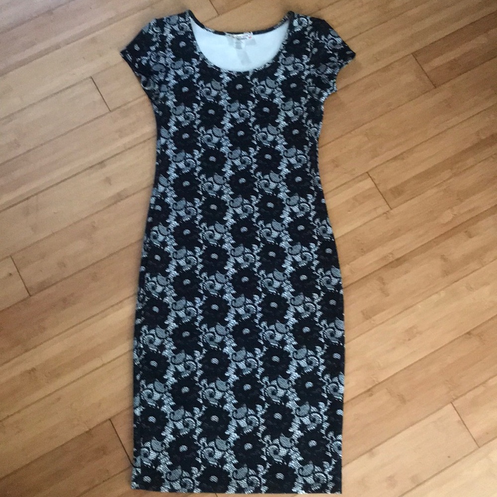 Black and white lace patterned pull-over dress